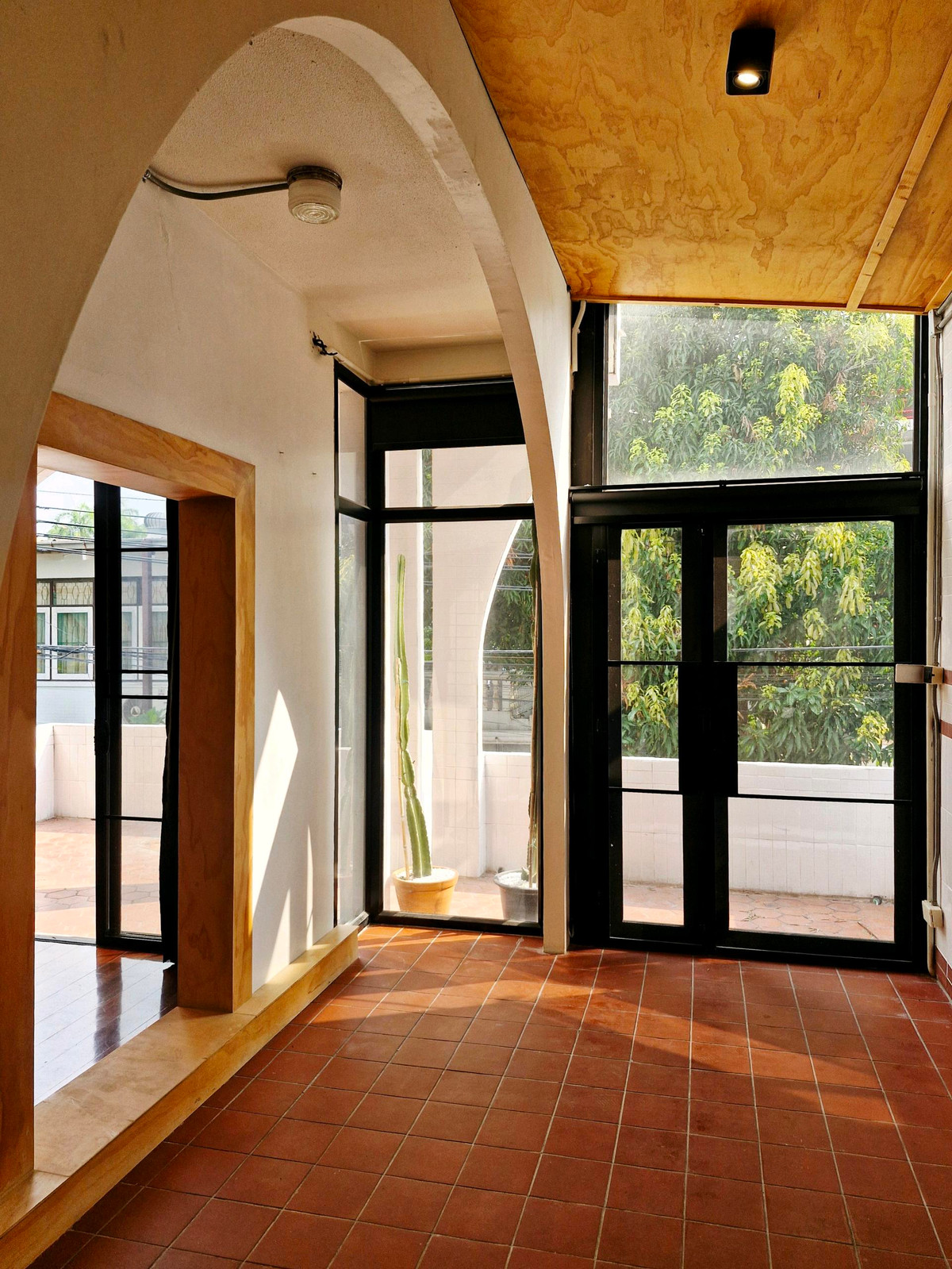 ให้เช่าทาวน์โฮมสุขุมวิท อโศก ทองหล่อ : (For Rent🔥) Commercial Townhome in Soi Ekkamai 12 | 250 SQM | Ideal for Home Office, Cafe, Spa, or Airbnb | Pet & Business Friendly 🐶🐱