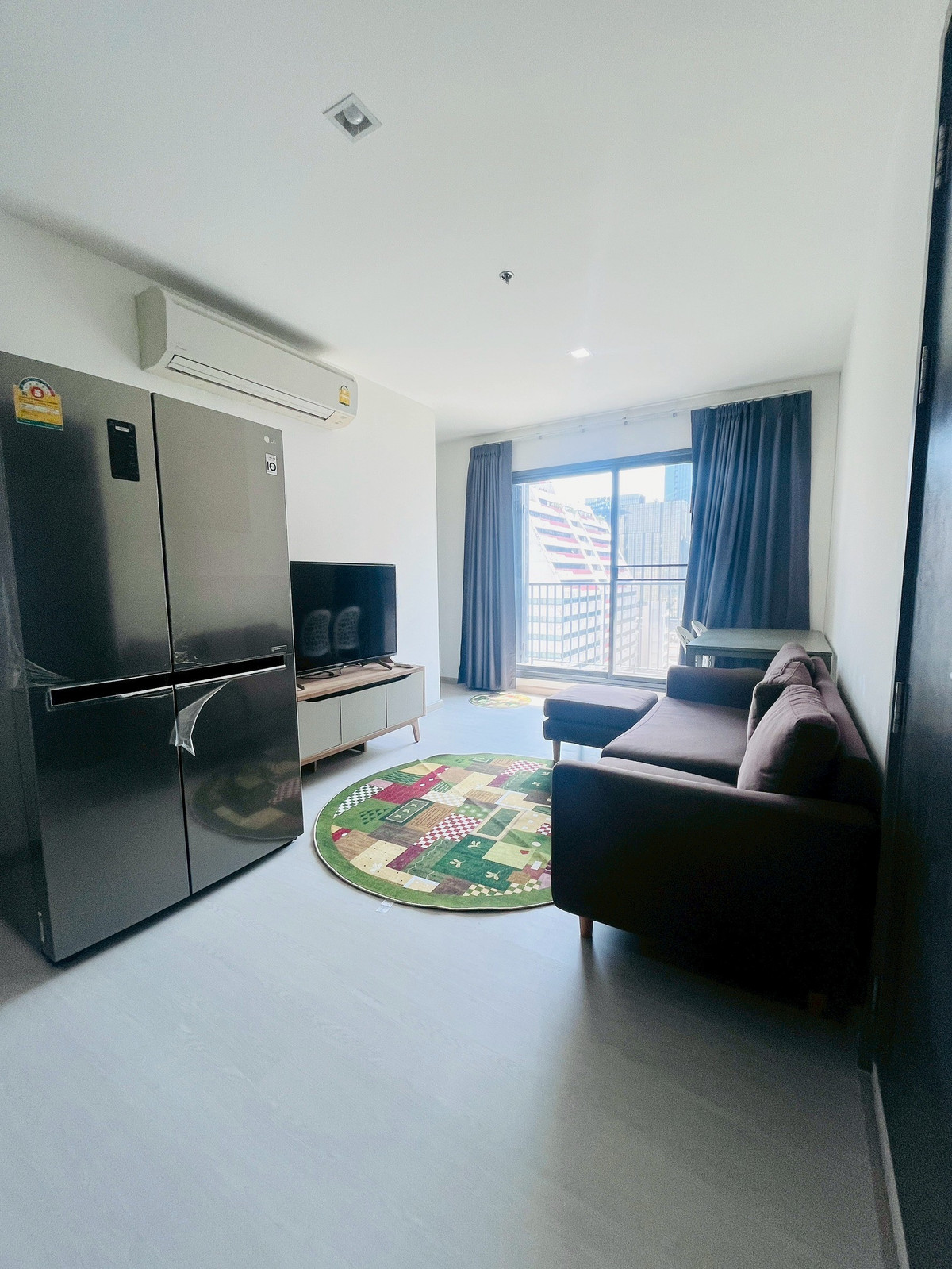 For RentCondoRatchathewi,Phayathai : For rent ⭐️ Rhythm Rangnam (Rhythm Rangnam) 63 sq m., 21st floor, 43,000 baht/month ⭐️ near BTS Monument, has bathtub/room for washing machine.