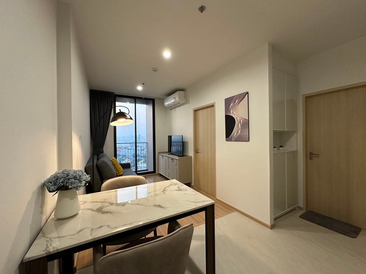 For RentCondoOnnut, Udomsuk : 🌆 Experience High-Rise Living on Floor 31! New Unit with Modern Luxury Decor at Skyrise Avenue Sukhumvit 64