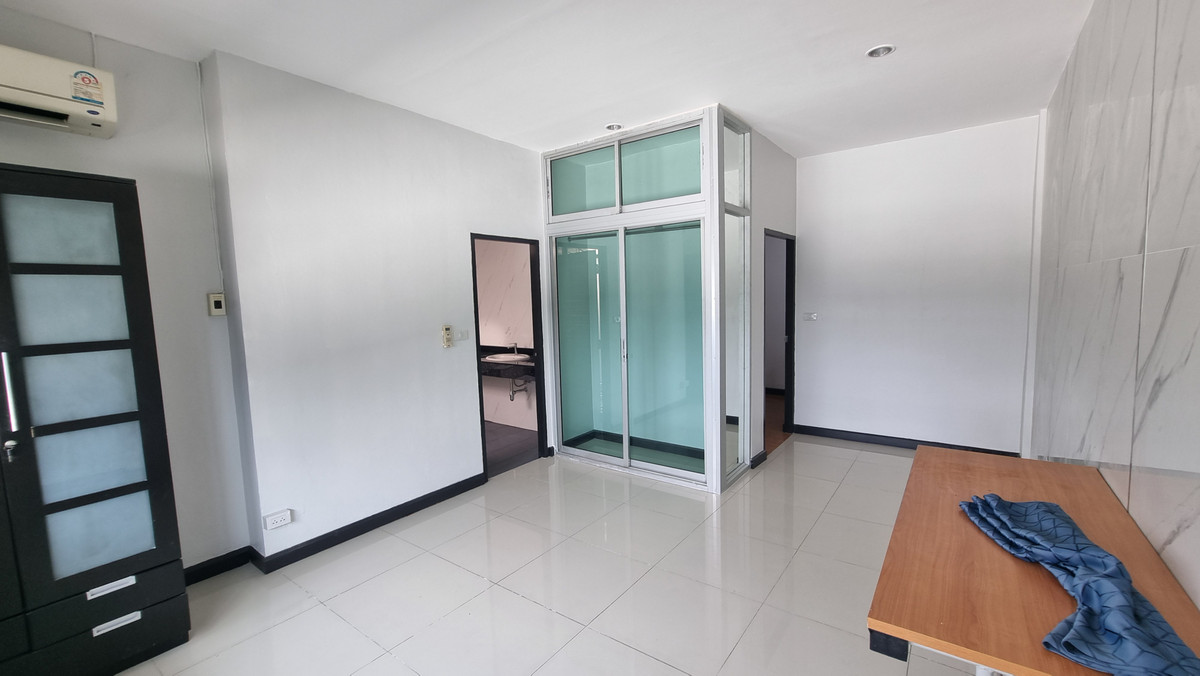 For RentTownhomeSukhumvit, Asoke, Thonglor : (BTS Thonglor, Pet Friendly) Newly Renovated Townhome for Rent – 800 meters to BTS Thong Lo