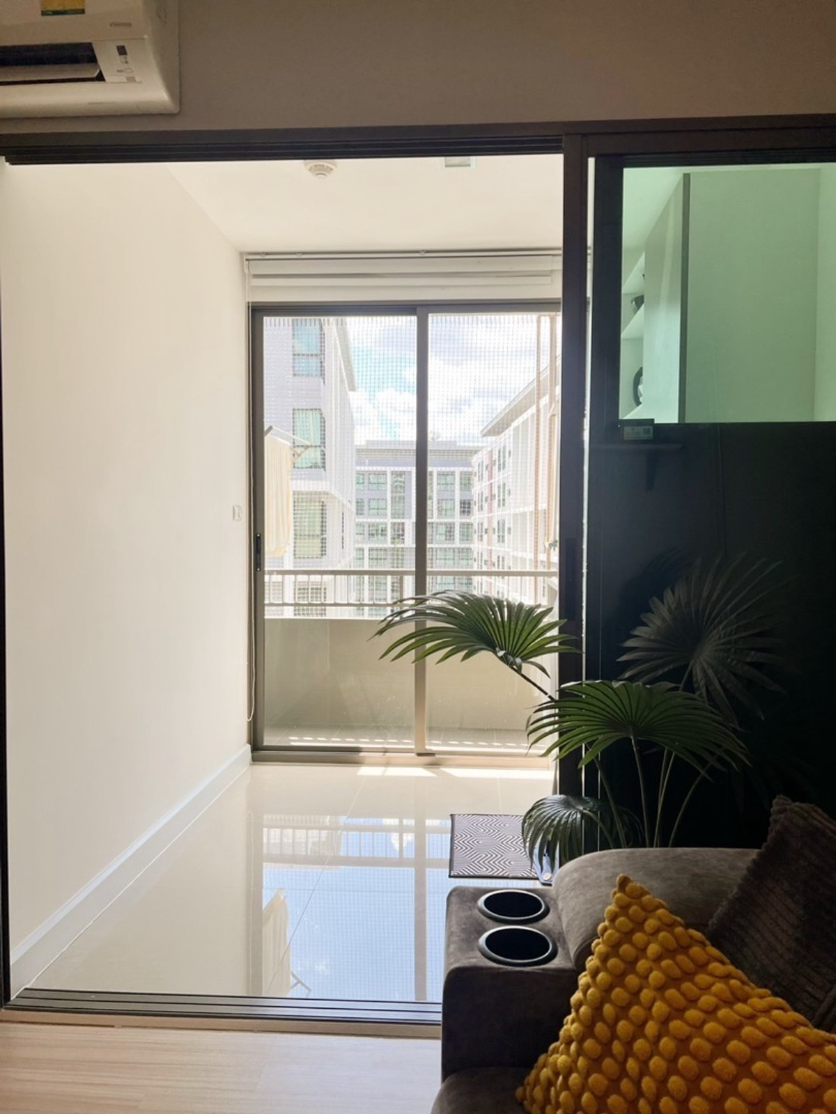 For SaleCondoRatchadapisek, Huaikwang, Suttisan : Mertro Luxe Ratchada ready for sale, beautifully decorated, price 3.59 million baht. If interested, call: 0946242014 Nui.