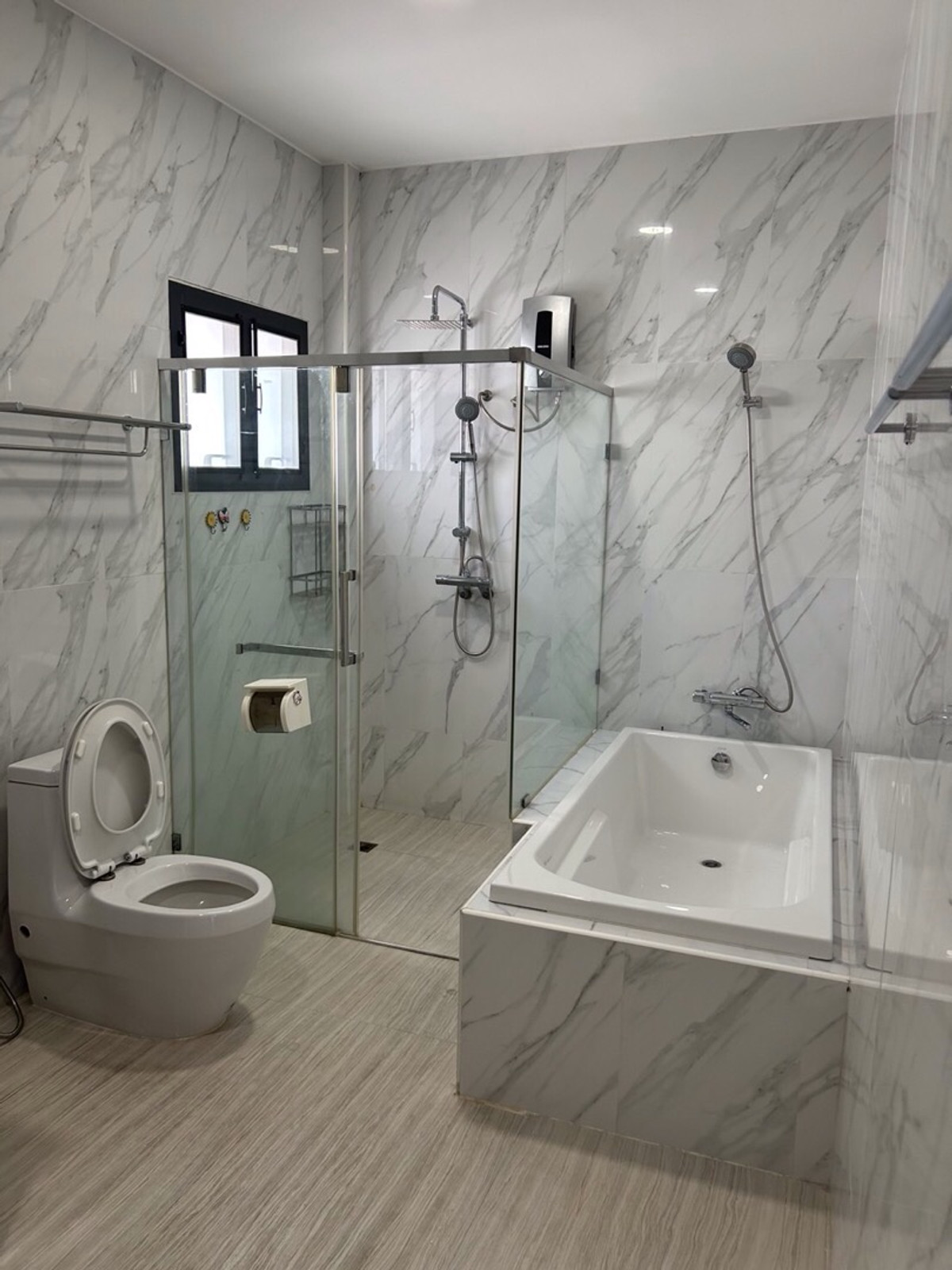 ให้เช่าบ้านมีนบุรี-ร่มเกล้า : บ้านเดี่ยวสไตล์หรู 2ชั้น ให้เช่า หมู่บ้านเพอเฟคเพลส รามคำแหง 164 เนื้อที่127 ตารางวา มีนบุรี กรุงเทพ10510