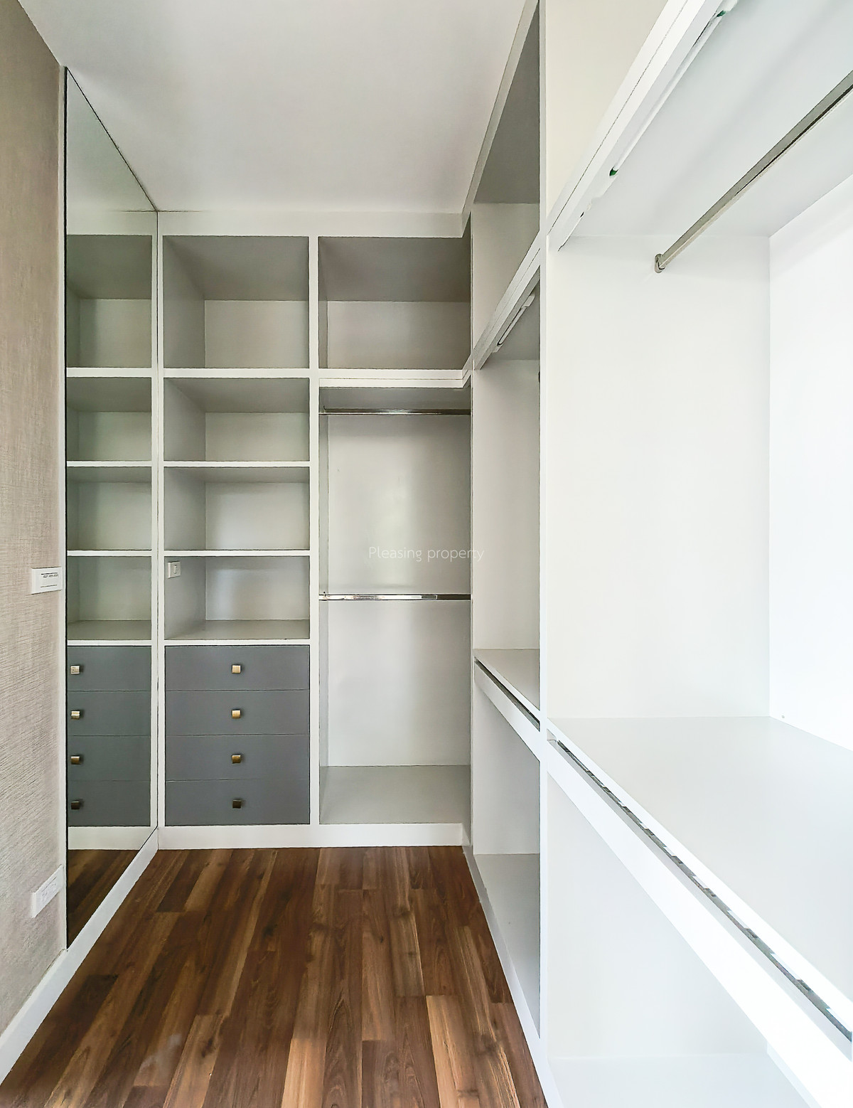 ขายบ้านลาดกระบัง สุวรรณภูมิ : บ้านเดี่ยว ร่มรื่น ใกล้อ่อนนุช จอดรถได้ 6 คัน