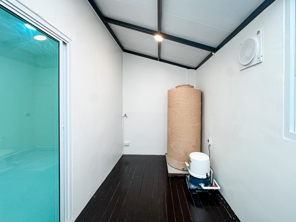 ขายทาวน์โฮมเลียบทางด่วนรามอินทรา : หมู่บ้าน 84 แมนชั่น / 2 ห้องนอน (ขาย), Moo Baan 84 Mansion / 2 Bedrooms (FOR SALE) FAHS035