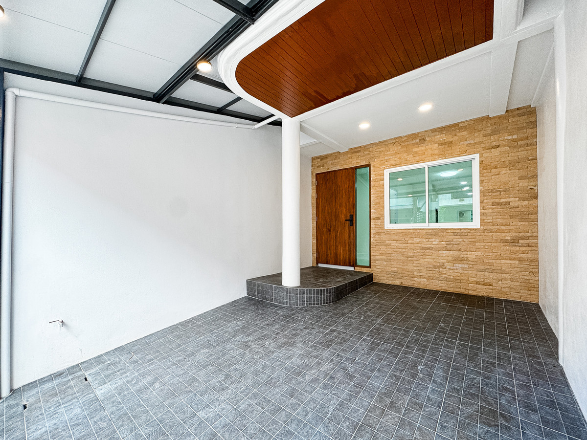 ขายทาวน์โฮมเลียบทางด่วนรามอินทรา : หมู่บ้าน 84 แมนชั่น / 2 ห้องนอน (ขาย), Moo Baan 84 Mansion / 2 Bedrooms (FOR SALE) FAHS035