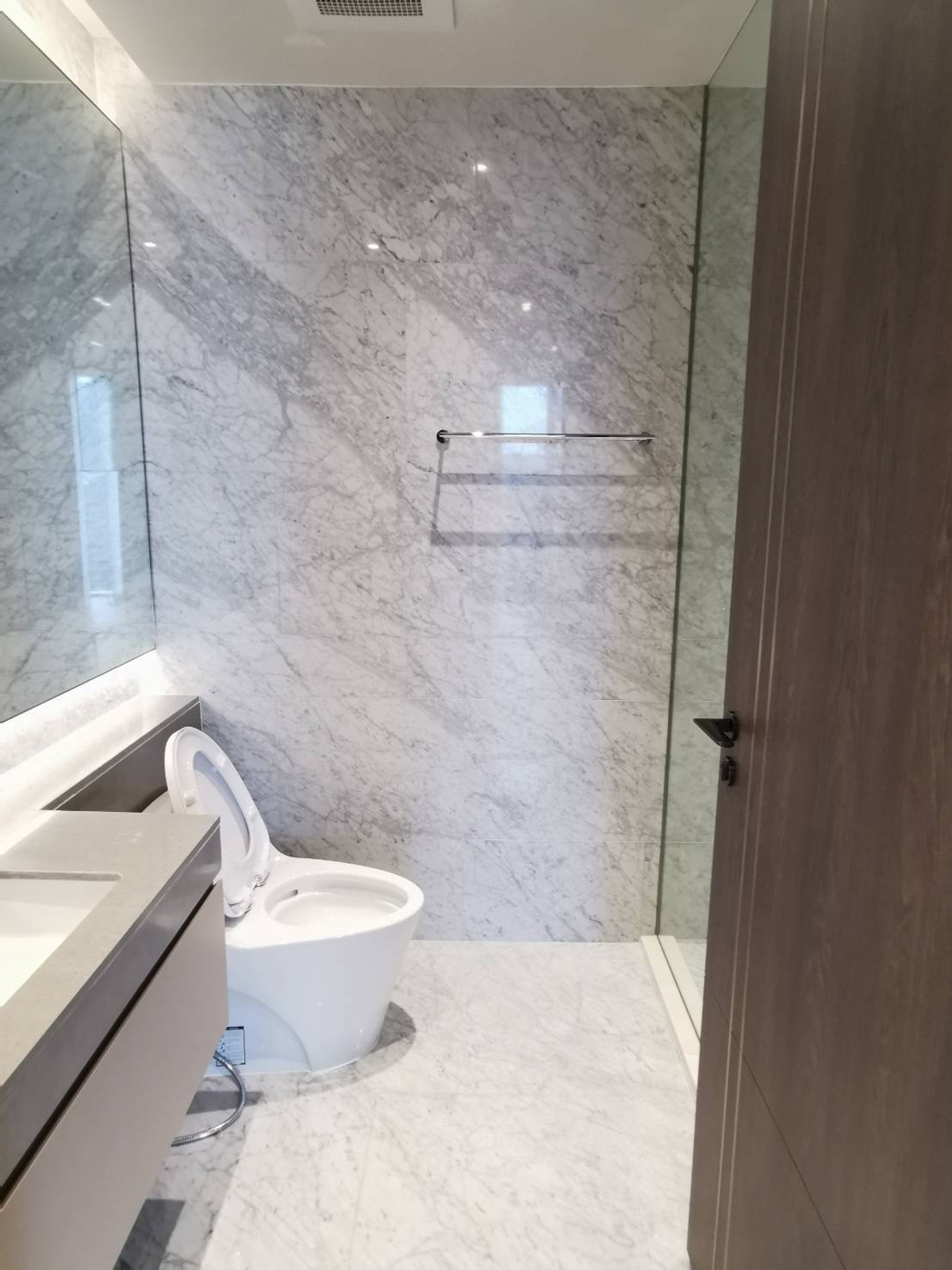 For SaleCondoWitthayu, Chidlom, Langsuan, Ploenchit : Tonson One Residence Penthouse: 3bed 3bath + maid 254.12sqm 158,000,000 Am: 0656199198