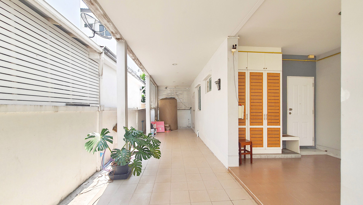 ขายบ้านพระราม 5 ราชพฤกษ์ บางกรวย : ขายด่วนบ้านเดี่ยว 3 ชั้น หลังริม MIND ปิ่นเกล้า-จรัญ 5 ห้องนอน 5 ห้องน้ำ พื้นที่เยอะ ต่อเติมครบพร้อมอยู่ ใกล้ทางด่วนศรีรัช คุ้มมาก 