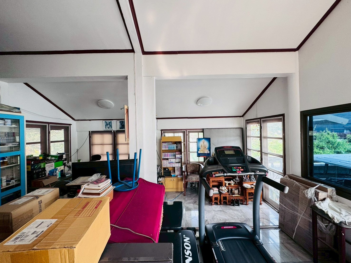 For SaleHouseChaengwatana, Muangthong : 2-storey detached house for sale, corner plot 148 sq m, in the heart of Ngamwongwan 47, intersection 1-3, location at the beginning of the alley, parking for 10+ cars, suitable for both living and office use.