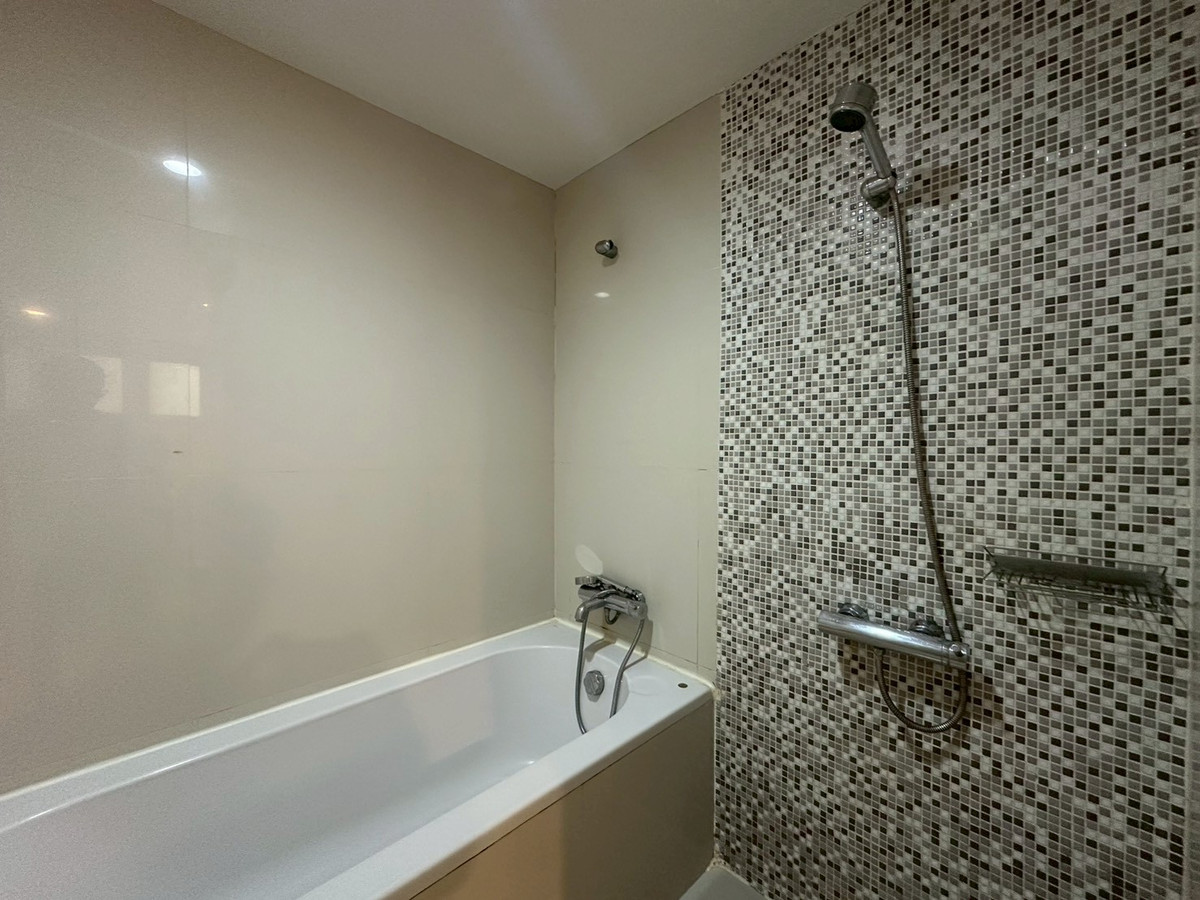 For RentCondoWitthayu, Chidlom, Langsuan, Ploenchit : ✨Condo for rent, The Rajdamri, 3 bedrooms, fully furnished and electrical appliances, convenient travel, near BTS Ratchadamri, Lumpini Park.