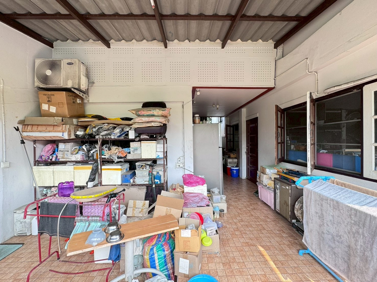 For SaleHouseChaengwatana, Muangthong : 2-storey detached house for sale, corner plot 148 sq m, in the heart of Ngamwongwan 47, intersection 1-3, location at the beginning of the alley, parking for 10+ cars, suitable for both living and office use.