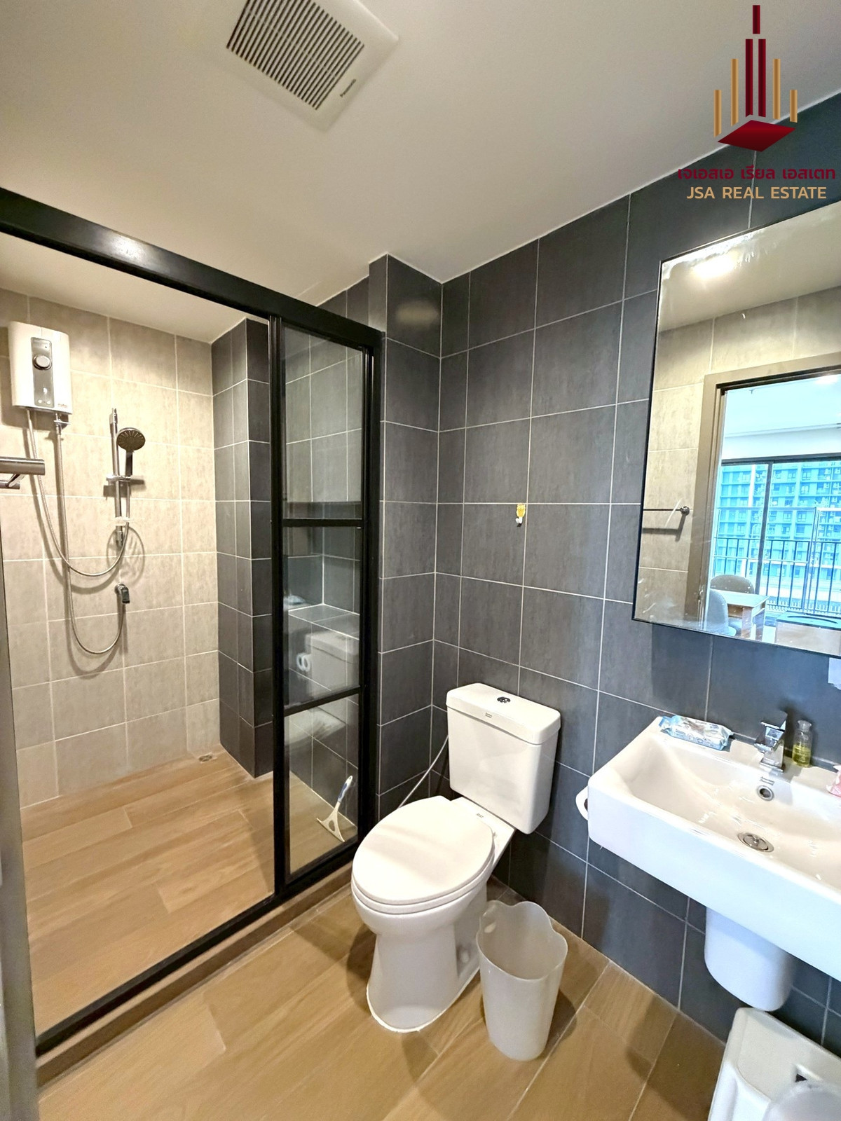 ขายคอนโดพระราม 9 เพชรบุรีตัดใหม่ RCA : ✨ For Sale: The Base Garden Rama 9 Condo ✨  💰 Only 4,500,000 THB