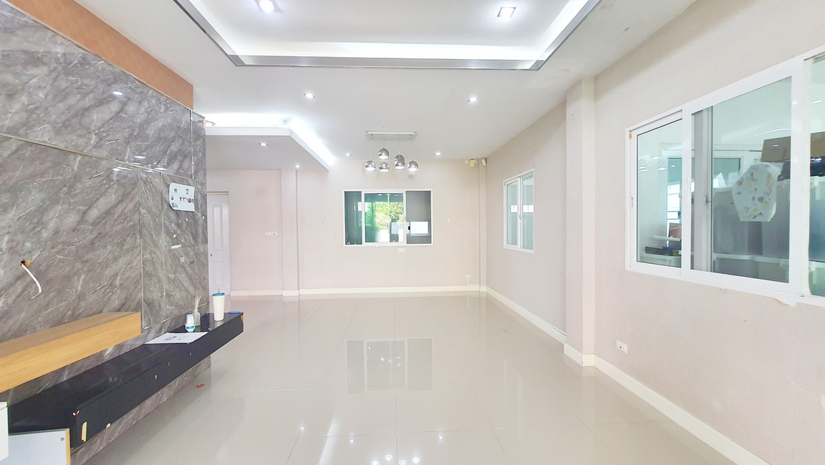 ขายบ้านพระราม 5 ราชพฤกษ์ บางกรวย : ขายด่วนบ้านเดี่ยว 3 ชั้น หลังริม MIND ปิ่นเกล้า-จรัญ 5 ห้องนอน 5 ห้องน้ำ พื้นที่เยอะ ต่อเติมครบพร้อมอยู่ ใกล้ทางด่วนศรีรัช คุ้มมาก 