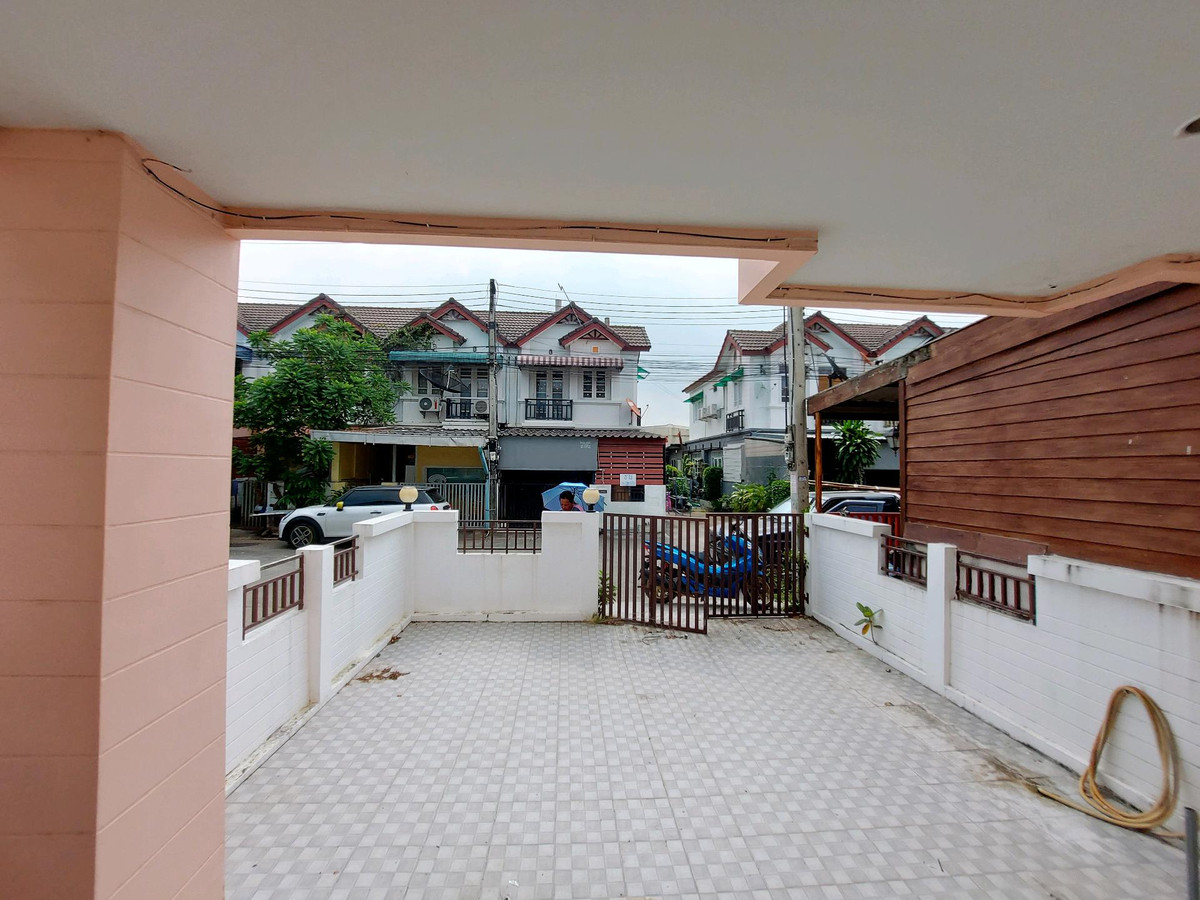 For SaleTownhomeNakhon Pathom : Corner townhouse for sale Pruksaphan Village, Lam Phaya, Nakhon Pathom, 20 sq m, 2 bedrooms, 2 bathrooms, near Central Nakhon Pathom, only 1.49 million baht.