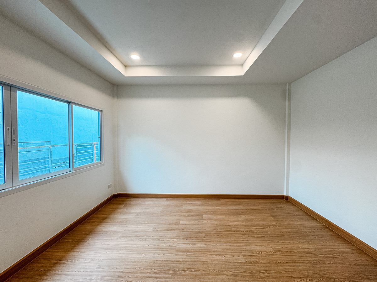 ขายทาวน์โฮมเลียบทางด่วนรามอินทรา : หมู่บ้าน 84 แมนชั่น / 2 ห้องนอน (ขาย), Moo Baan 84 Mansion / 2 Bedrooms (FOR SALE) FAHS035