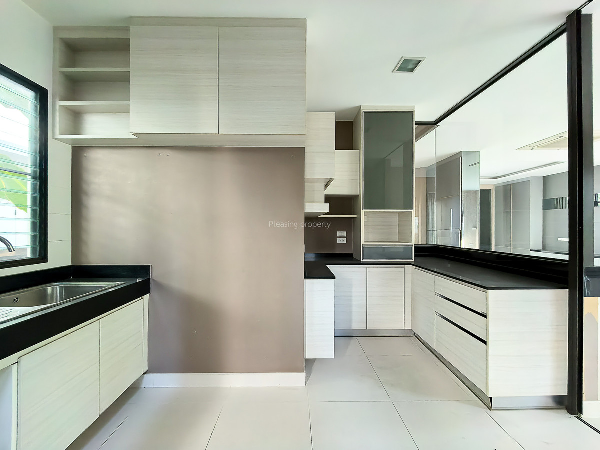 ขายบ้านลาดกระบัง สุวรรณภูมิ : บ้านเดี่ยว ร่มรื่น ใกล้อ่อนนุช จอดรถได้ 6 คัน