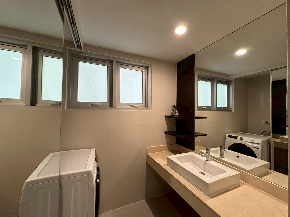 For RentCondoWitthayu, Chidlom, Langsuan, Ploenchit : ✨Condo for rent, The Rajdamri, 3 bedrooms, fully furnished and electrical appliances, convenient travel, near BTS Ratchadamri, Lumpini Park.