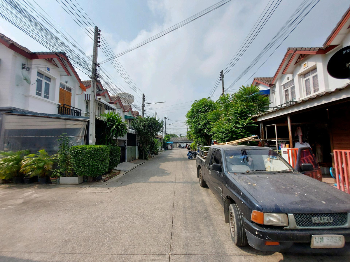 For SaleTownhomeNakhon Pathom : Corner townhouse for sale Pruksaphan Village, Lam Phaya, Nakhon Pathom, 20 sq m, 2 bedrooms, 2 bathrooms, near Central Nakhon Pathom, only 1.49 million baht.