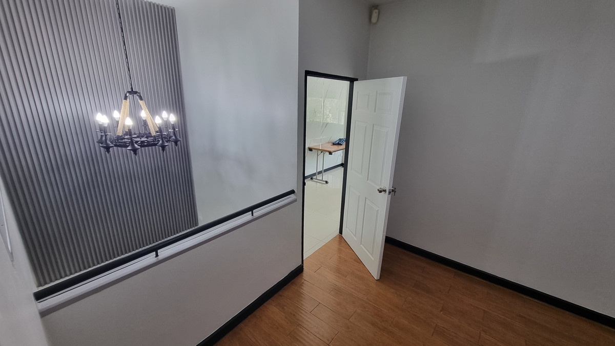 For RentTownhomeSukhumvit, Asoke, Thonglor : (BTS Thonglor, Pet Friendly) Newly Renovated Townhome for Rent – 800 meters to BTS Thong Lo