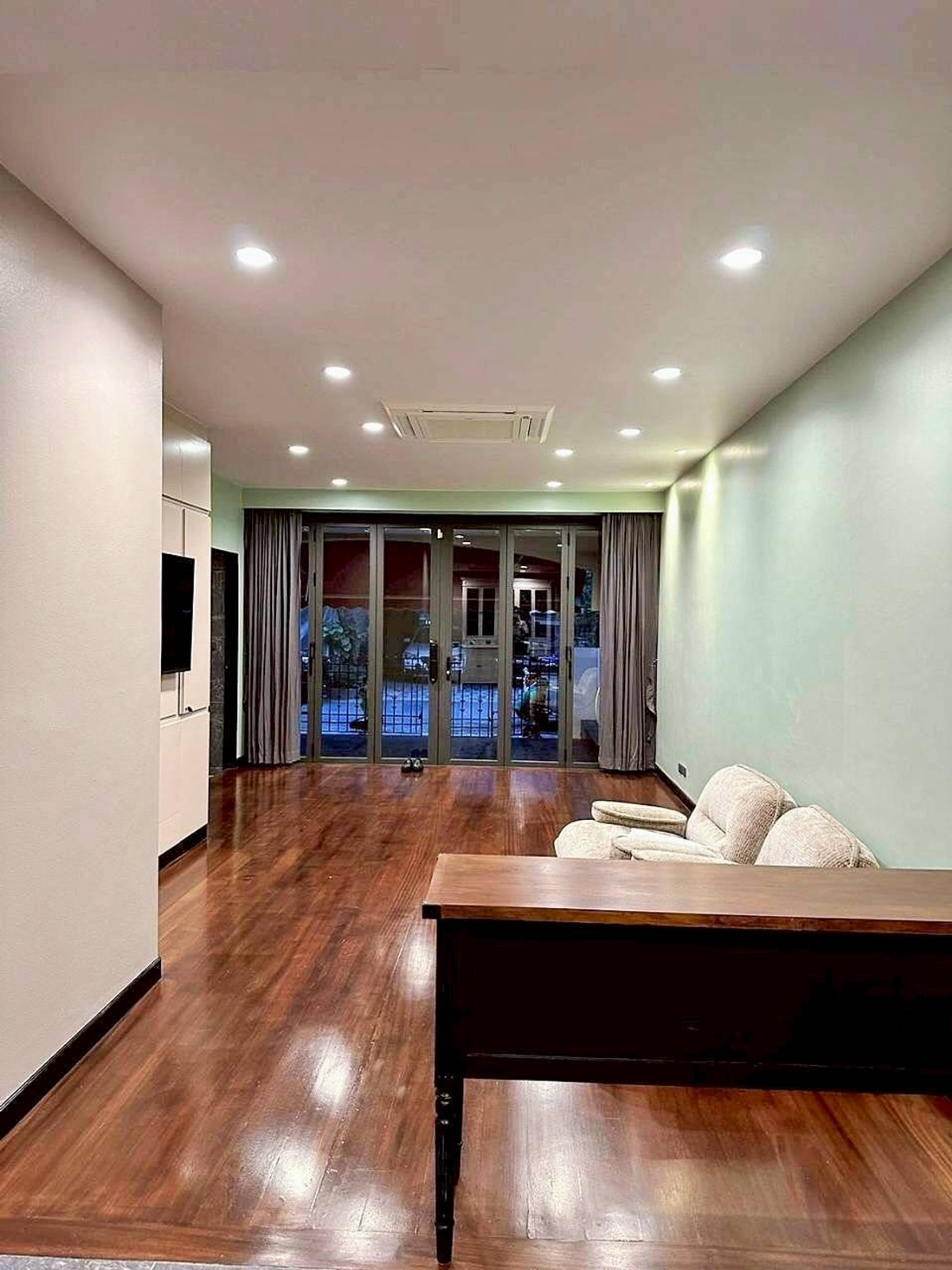 For SaleTownhomeSukhumvit, Asoke, Thonglor : For sale‼️ Baan Klang Krung Thonglor project, 4 floors, 26 sq m, in the heart of Thonglor, Newly Renovated, Khlong Tan Nuea Subdistrict, Watthana District, Bangkok, price 50,000,000 baht.