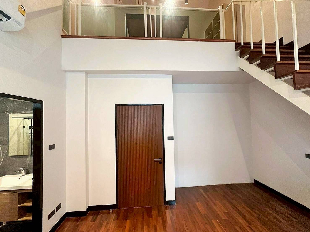 For SaleTownhomeSukhumvit, Asoke, Thonglor : For sale‼️ Baan Klang Krung Thonglor project, 4 floors, 26 sq m, in the heart of Thonglor, Newly Renovated, Khlong Tan Nuea Subdistrict, Watthana District, Bangkok, price 50,000,000 baht.