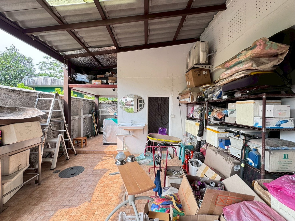 For SaleHouseChaengwatana, Muangthong : 2-storey detached house for sale, corner plot 148 sq m, in the heart of Ngamwongwan 47, intersection 1-3, location at the beginning of the alley, parking for 10+ cars, suitable for both living and office use.