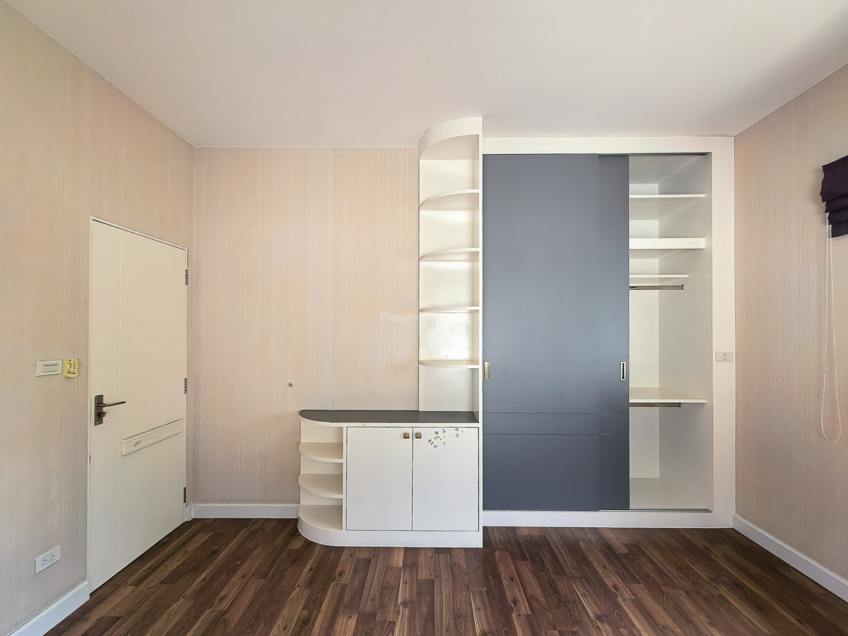 ขายบ้านลาดกระบัง สุวรรณภูมิ : บ้านเดี่ยว ร่มรื่น ใกล้อ่อนนุช จอดรถได้ 6 คัน