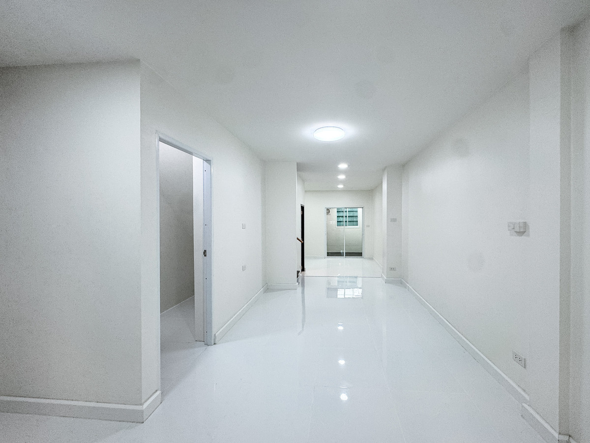 ขายทาวน์โฮมเลียบทางด่วนรามอินทรา : หมู่บ้าน 84 แมนชั่น / 2 ห้องนอน (ขาย), Moo Baan 84 Mansion / 2 Bedrooms (FOR SALE) FAHS035