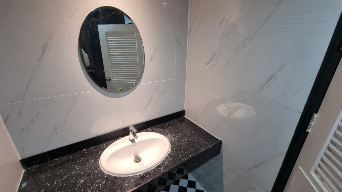 For RentTownhomeSukhumvit, Asoke, Thonglor : (BTS Thonglor, Pet Friendly) Newly Renovated Townhome for Rent – 800 meters to BTS Thong Lo