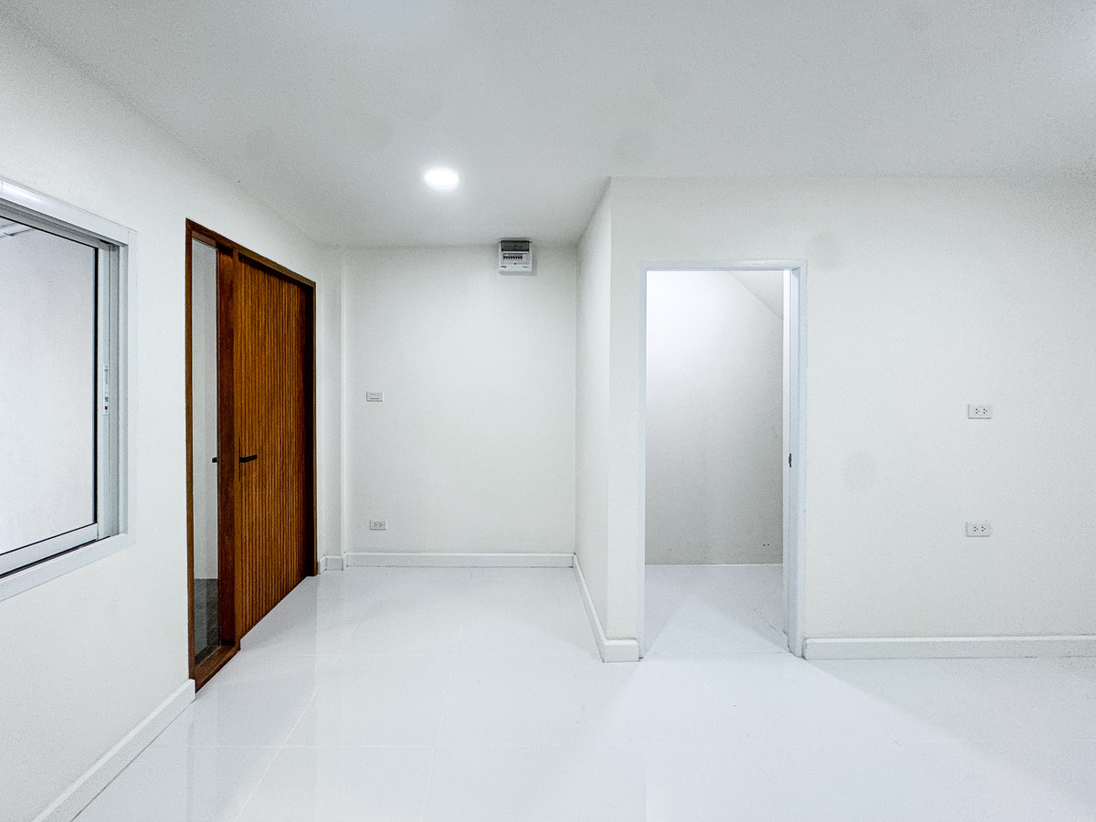 ขายทาวน์โฮมเลียบทางด่วนรามอินทรา : หมู่บ้าน 84 แมนชั่น / 2 ห้องนอน (ขาย), Moo Baan 84 Mansion / 2 Bedrooms (FOR SALE) FAHS035