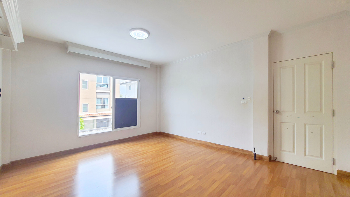 ขายบ้านพระราม 5 ราชพฤกษ์ บางกรวย : ขายด่วนบ้านเดี่ยว 3 ชั้น หลังริม MIND ปิ่นเกล้า-จรัญ 5 ห้องนอน 5 ห้องน้ำ พื้นที่เยอะ ต่อเติมครบพร้อมอยู่ ใกล้ทางด่วนศรีรัช คุ้มมาก 