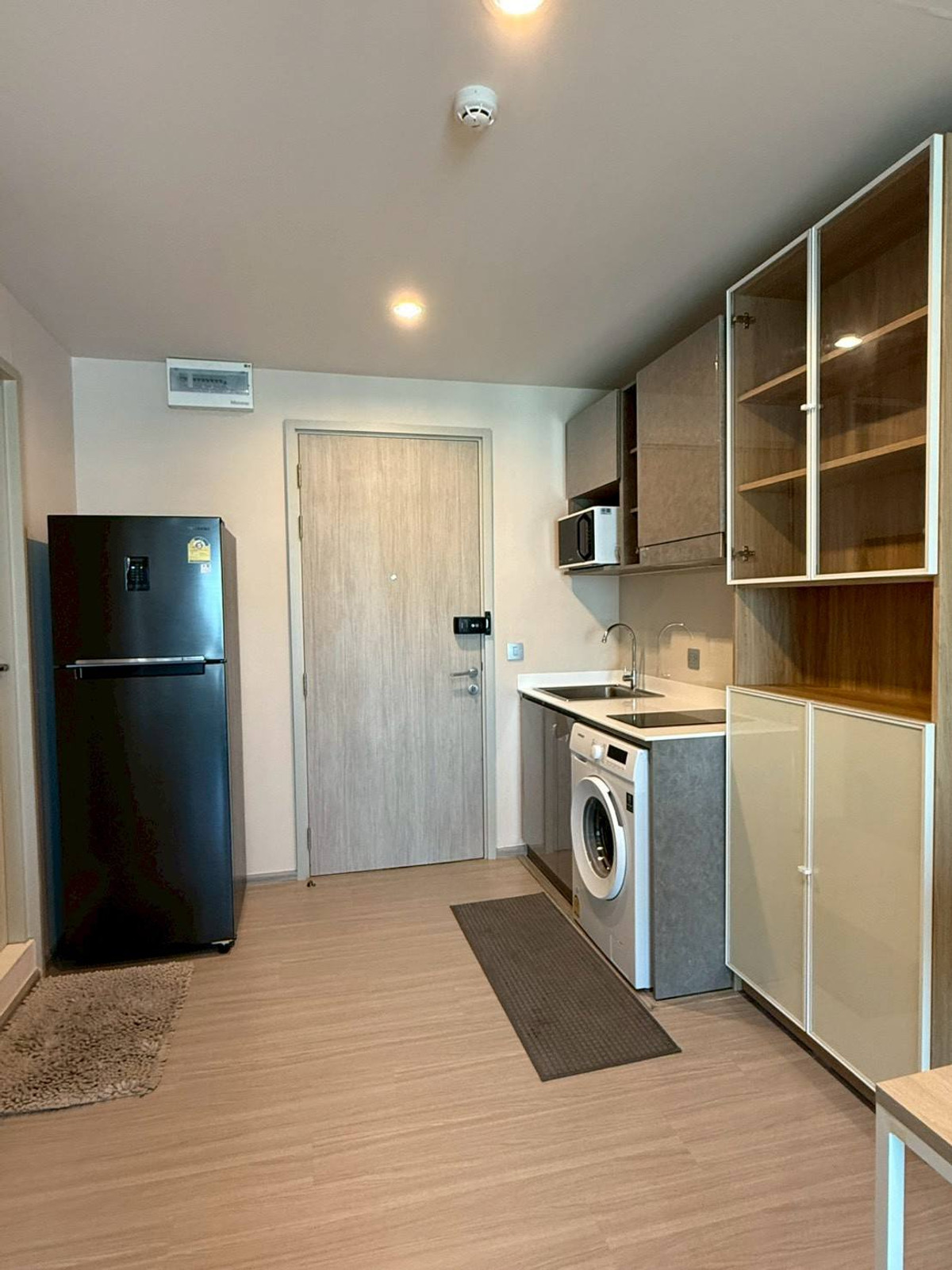 For RentCondoSamut Prakan,Samrong : PFD-08051 for rent Aspire Erawan Prime 1 bedroom 35.22 sq m., corner room, 17th floor, open view, next to BTS Chang Erawan.