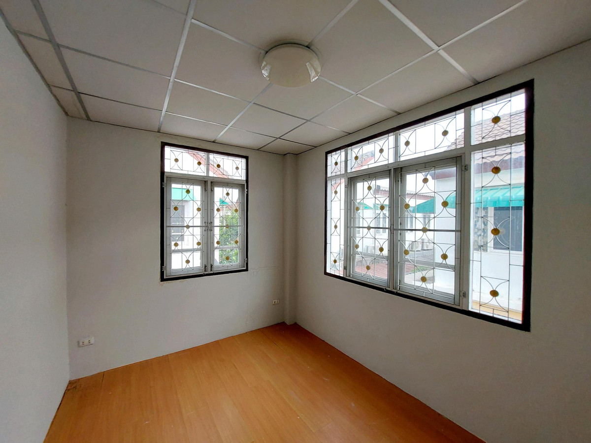 For SaleTownhomeNakhon Pathom : Corner townhouse for sale Pruksaphan Village, Lam Phaya, Nakhon Pathom, 20 sq m, 2 bedrooms, 2 bathrooms, near Central Nakhon Pathom, only 1.49 million baht.