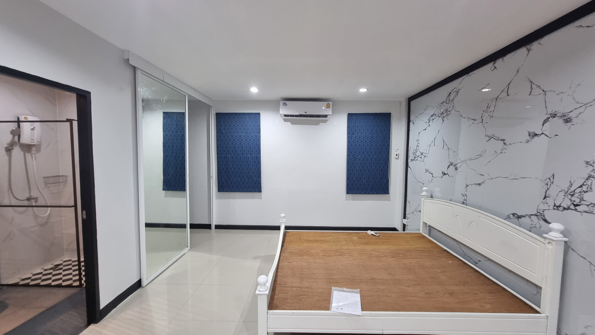 For RentTownhomeSukhumvit, Asoke, Thonglor : (BTS Thonglor, Pet Friendly) Newly Renovated Townhome for Rent – 800 meters to BTS Thong Lo