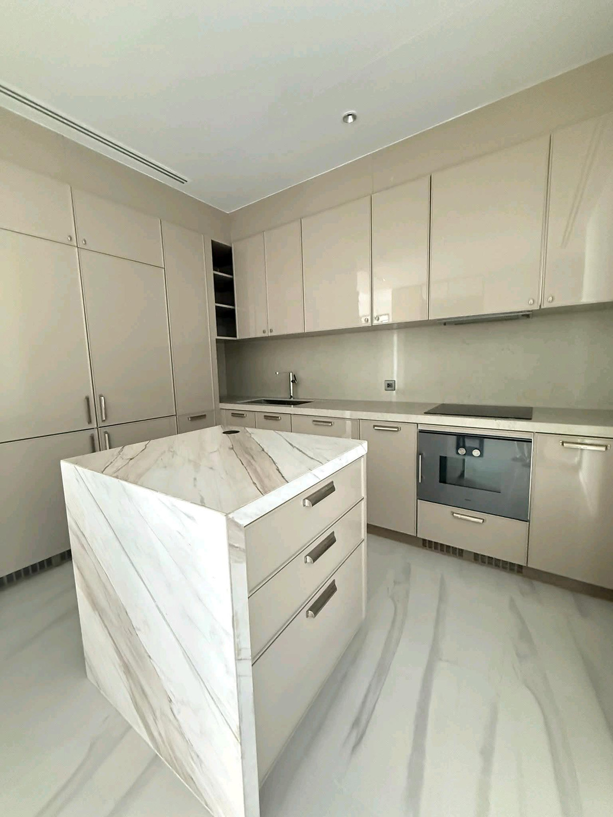 ขายคอนโดสุขุมวิท อโศก ทองหล่อ : KRAAM ขายห้องใหม ่พร้อมตกแต่งภายในบางส่วน 