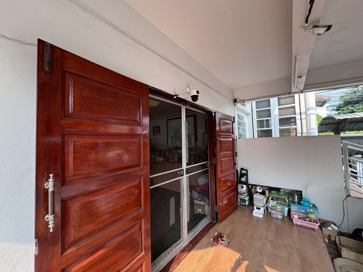 For SaleHouseChaengwatana, Muangthong : 2-storey detached house for sale, corner plot 148 sq m, in the heart of Ngamwongwan 47, intersection 1-3, location at the beginning of the alley, parking for 10+ cars, suitable for both living and office use.