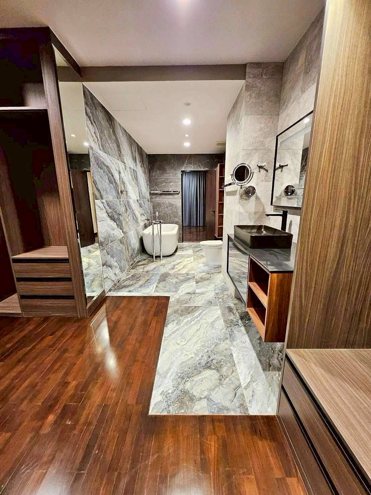 For SaleTownhomeSukhumvit, Asoke, Thonglor : For sale‼️ Baan Klang Krung Thonglor project, 4 floors, 26 sq m, in the heart of Thonglor, Newly Renovated, Khlong Tan Nuea Subdistrict, Watthana District, Bangkok, price 50,000,000 baht.