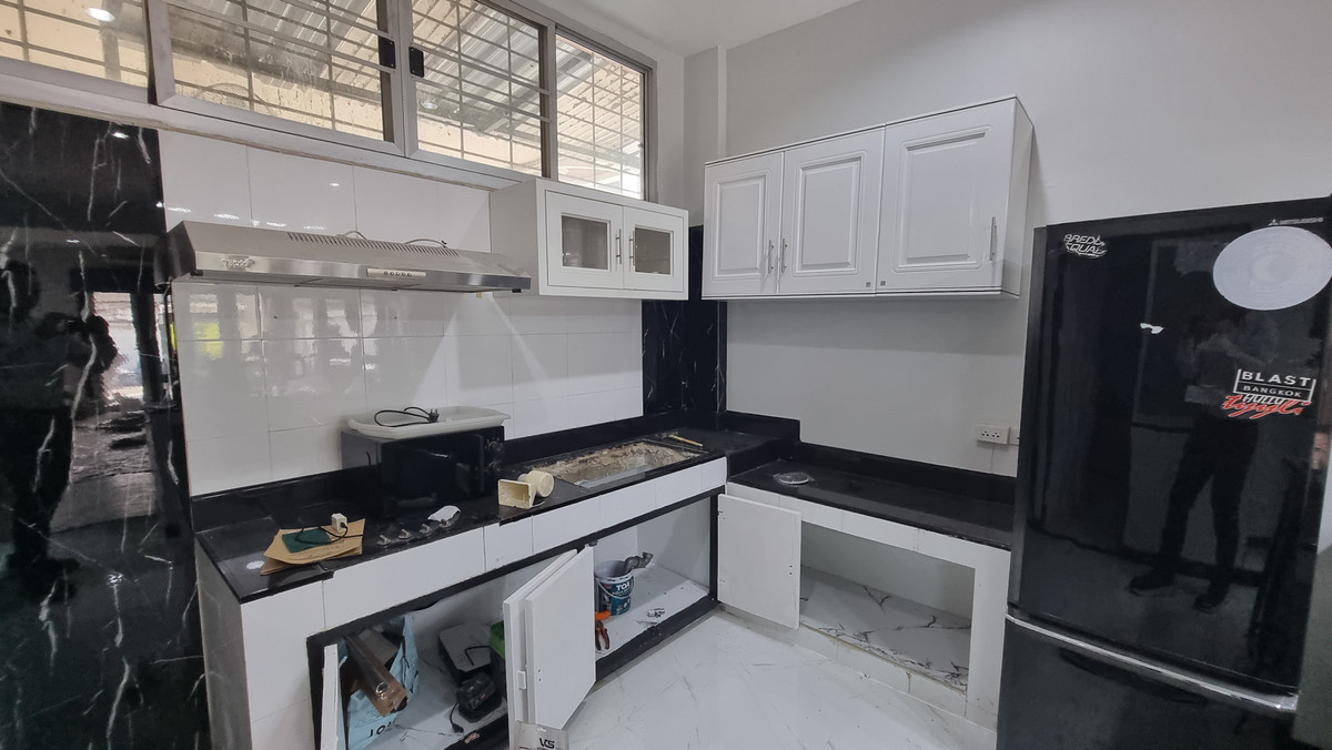 For RentTownhomeSukhumvit, Asoke, Thonglor : (BTS Thonglor, Pet Friendly) Newly Renovated Townhome for Rent – 800 meters to BTS Thong Lo