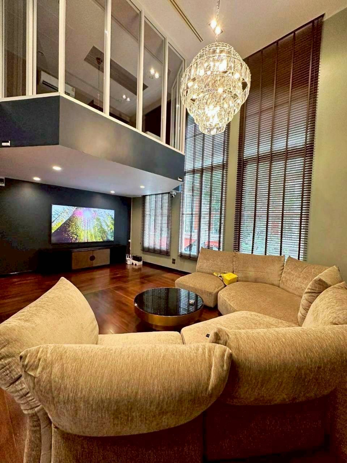 For SaleTownhomeSukhumvit, Asoke, Thonglor : For sale‼️ Baan Klang Krung Thonglor project, 4 floors, 26 sq m, in the heart of Thonglor, Newly Renovated, Khlong Tan Nuea Subdistrict, Watthana District, Bangkok, price 50,000,000 baht.