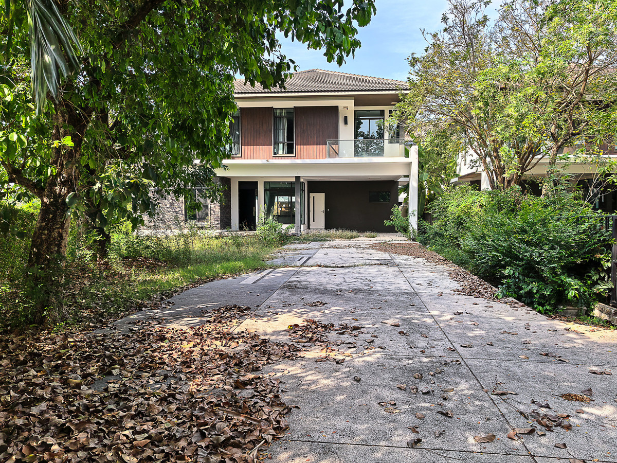 ขายบ้านลาดกระบัง สุวรรณภูมิ : บ้านเดี่ยว ร่มรื่น ใกล้อ่อนนุช จอดรถได้ 6 คัน