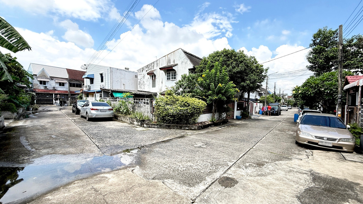 ขายทาวน์โฮมลาดพร้าว101 แฮปปี้แลนด์ : ทาวน์เฮาส์ ประชากรไทย ลาดพร้าว 93 / 4 ห้องนอน (ขาย), Townhouse Thai Population Ladprao 93 (FOR SALE) FAHS034