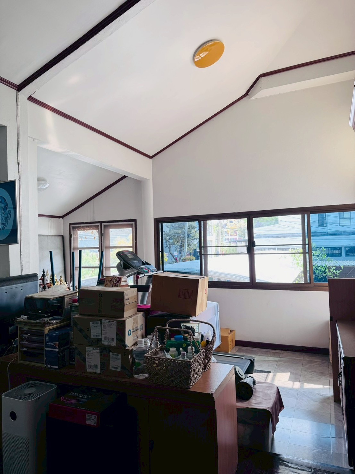 For SaleHouseChaengwatana, Muangthong : 2-storey detached house for sale, corner plot 148 sq m, in the heart of Ngamwongwan 47, intersection 1-3, location at the beginning of the alley, parking for 10+ cars, suitable for both living and office use.