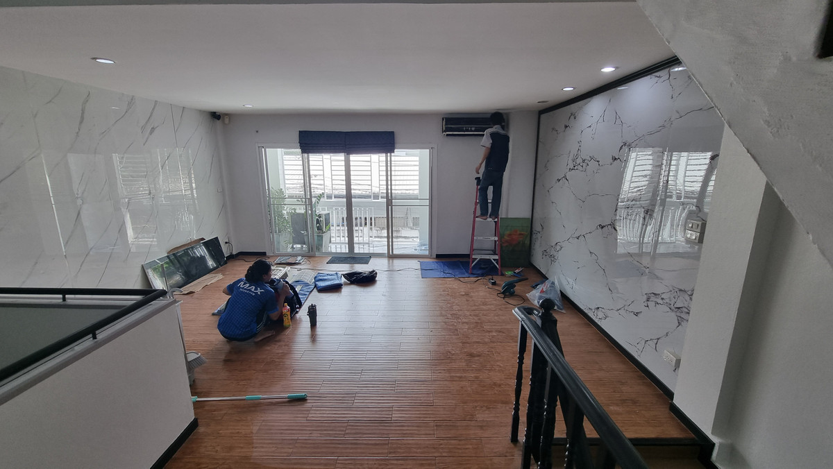 For RentTownhomeSukhumvit, Asoke, Thonglor : (BTS Thonglor, Pet Friendly) Newly Renovated Townhome for Rent – 800 meters to BTS Thong Lo