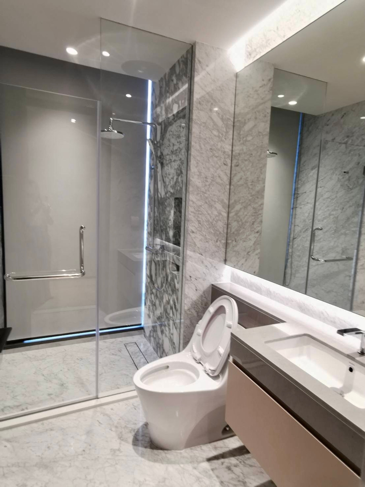 For SaleCondoWitthayu, Chidlom, Langsuan, Ploenchit : Tonson One Residence Penthouse: 3bed 3bath + maid 254.12sqm 158,000,000 Am: 0656199198