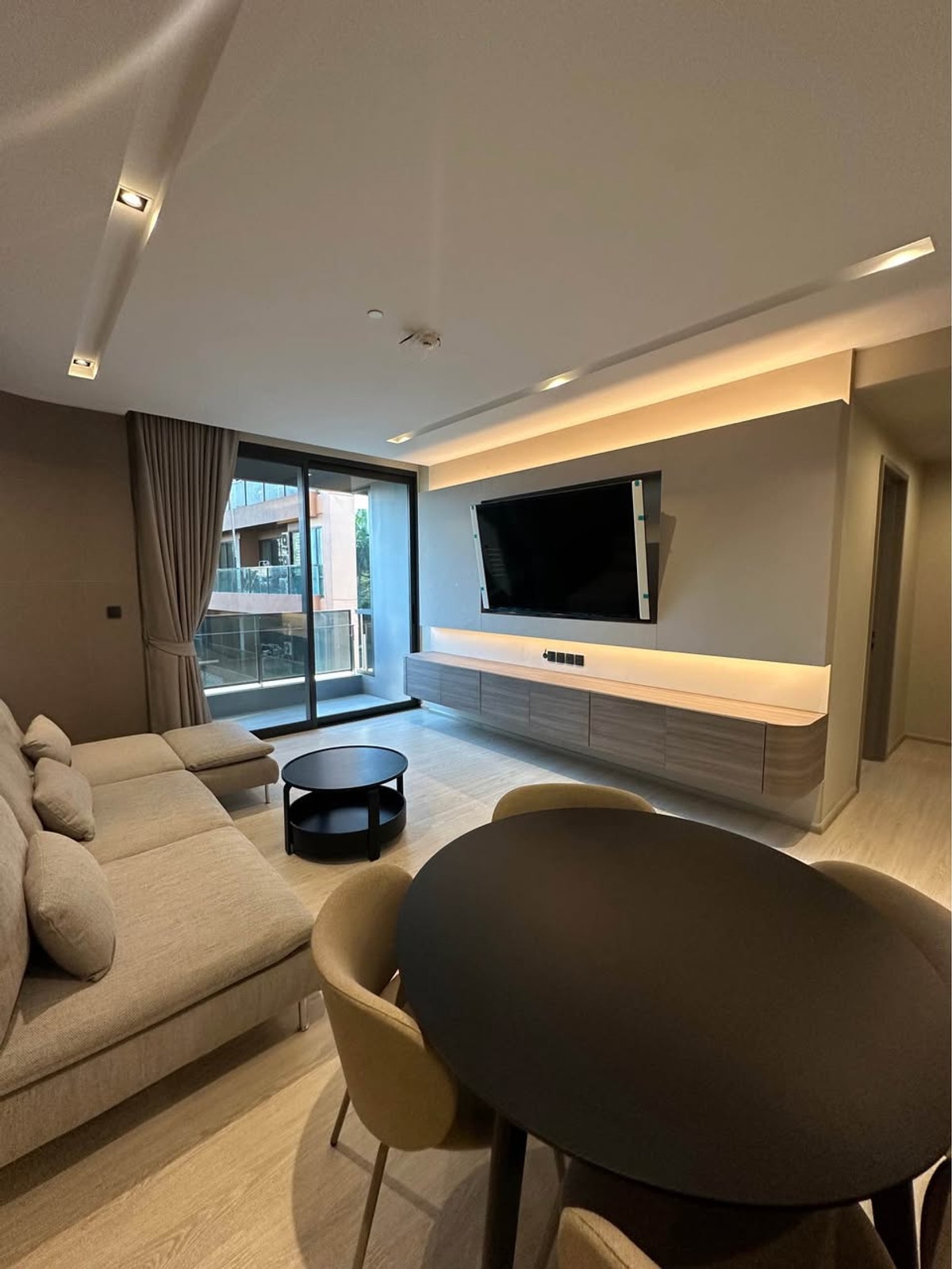 For RentCondoSukhumvit, Asoke, Thonglor : 2-Bedroom luxury condo, The Room Sukhumvit 38 - near BTS Thonglor and Phrom Phong