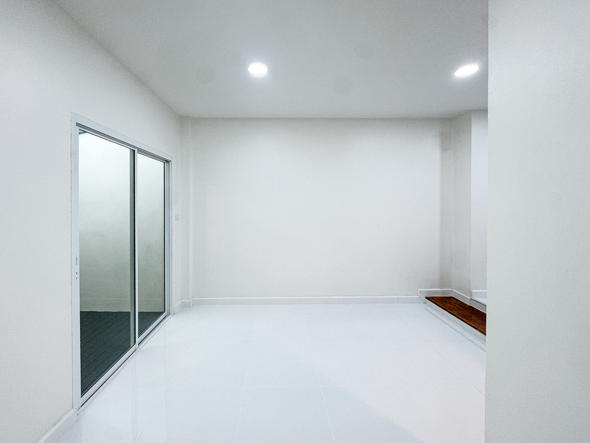 ขายทาวน์โฮมเลียบทางด่วนรามอินทรา : หมู่บ้าน 84 แมนชั่น / 2 ห้องนอน (ขาย), Moo Baan 84 Mansion / 2 Bedrooms (FOR SALE) FAHS035