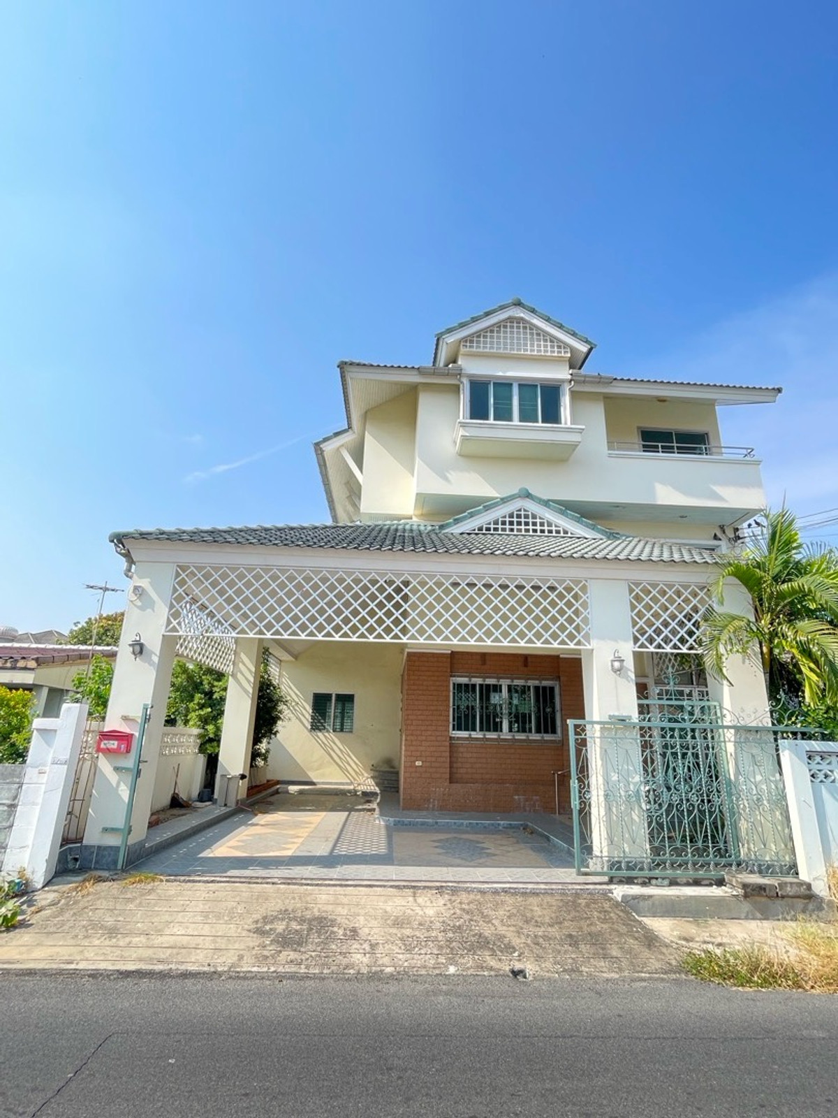 ขายโฮมออฟฟิศเกษตร นวมินทร์ ลาดปลาเค้า : บ้านสไตล์ของออฟฟิศ นวมินทร์81 ทำเลดีเข้าออกได้หลายทาง ราคาพิเศษก่อนรีโนเวทค่ะ 