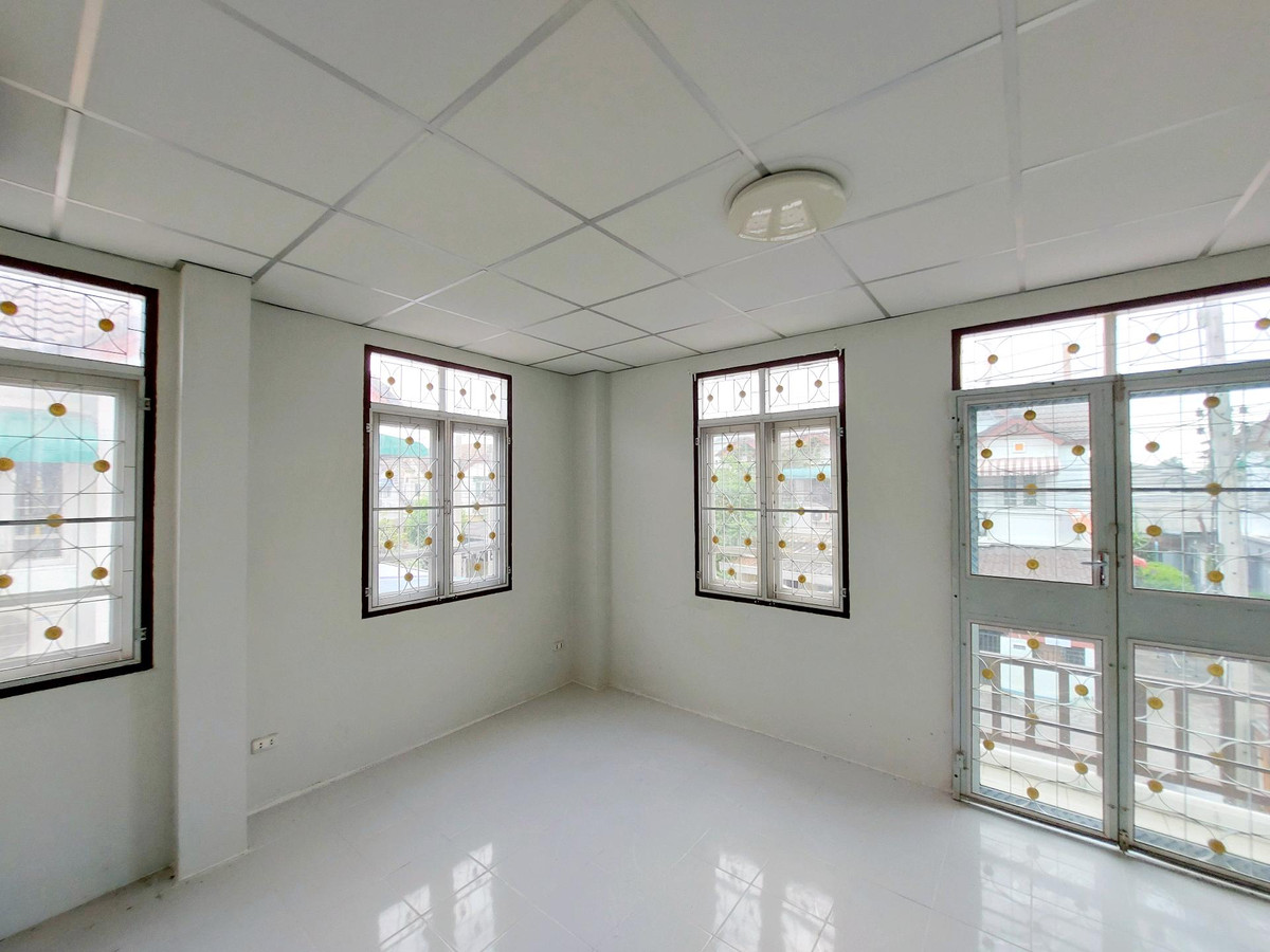 For SaleTownhomeNakhon Pathom : Corner townhouse for sale Pruksaphan Village, Lam Phaya, Nakhon Pathom, 20 sq m, 2 bedrooms, 2 bathrooms, near Central Nakhon Pathom, only 1.49 million baht.