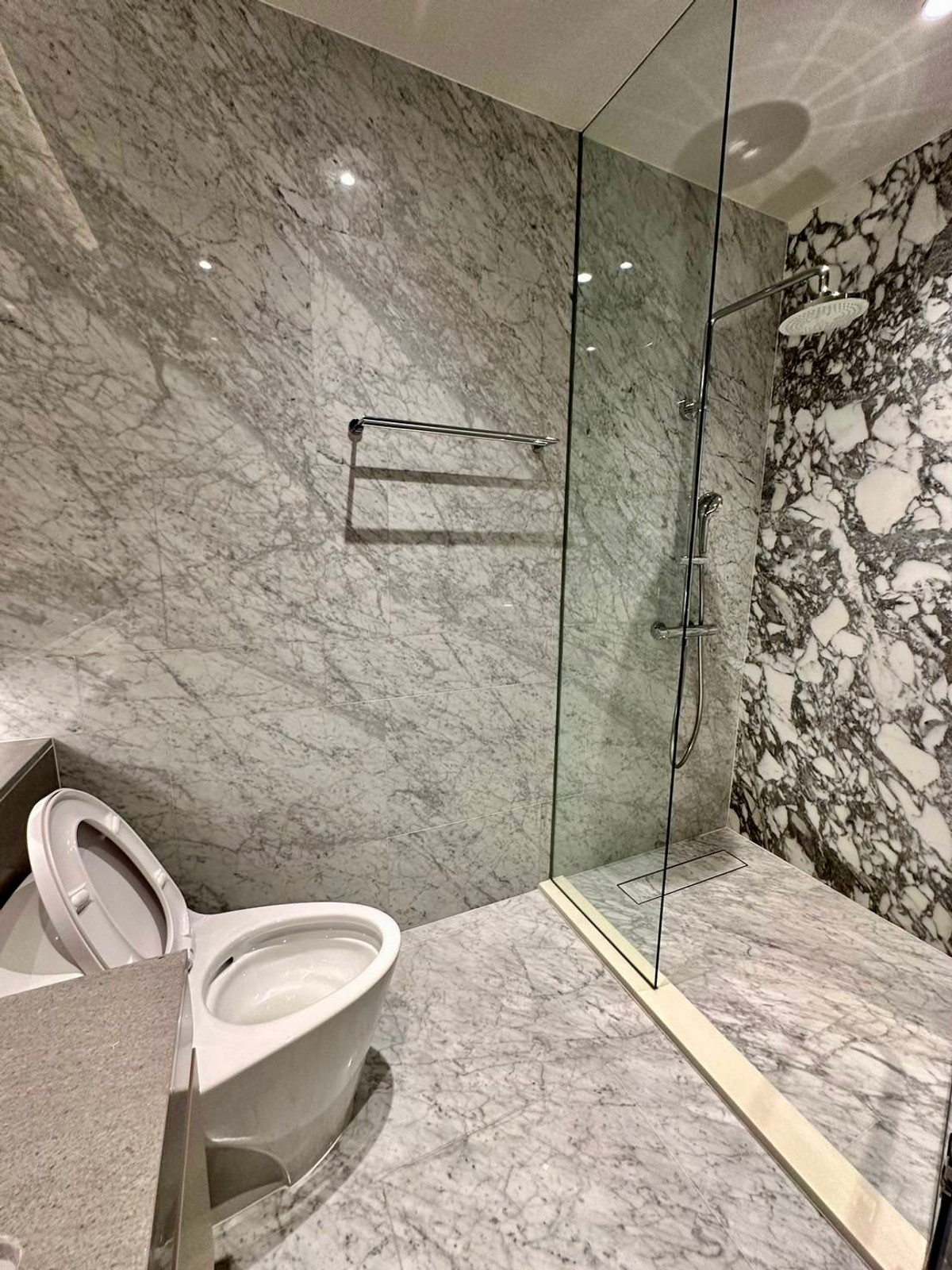 For SaleCondoWitthayu, Chidlom, Langsuan, Ploenchit : Tonson One Residence Penthouse: 3bed 3bath + maid 254.12sqm 158,000,000 Am: 0656199198