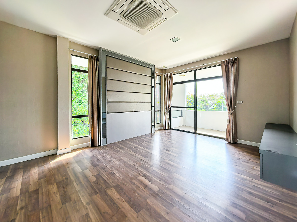 ขายบ้านลาดกระบัง สุวรรณภูมิ : บ้านเดี่ยว ร่มรื่น ใกล้อ่อนนุช จอดรถได้ 6 คัน