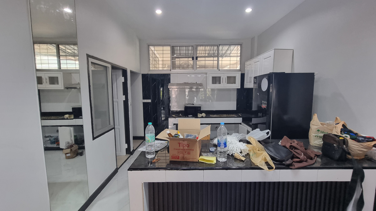 For RentTownhomeSukhumvit, Asoke, Thonglor : (BTS Thonglor, Pet Friendly) Newly Renovated Townhome for Rent – 800 meters to BTS Thong Lo